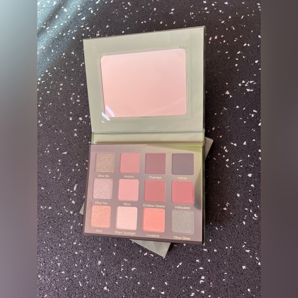 VIOLET VOSS | Olive You Forever Eyeshadow Palette - Picture 4 of 6